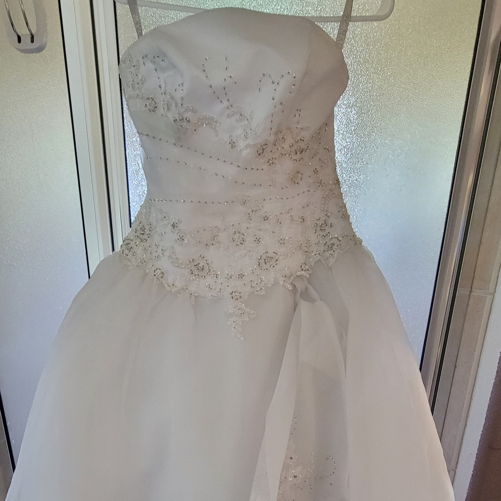 Wedding dress